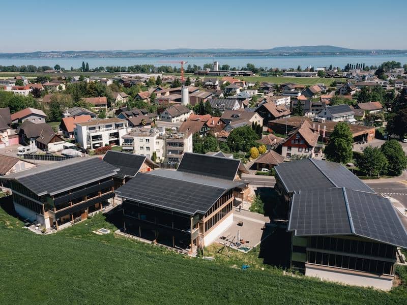 community-generates-four-times-the-energy-it-consumes-featured